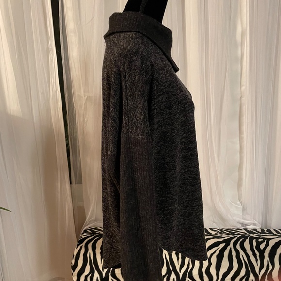 Papillon Size Large Grey Sweater - Picture 5 of 7